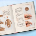Дом вязаных Мишек. Истории о вязании крючком настоящих медведей, их красивой одежды, об их теплом доме и любящей семье