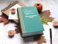 Одинокий пишущий человек